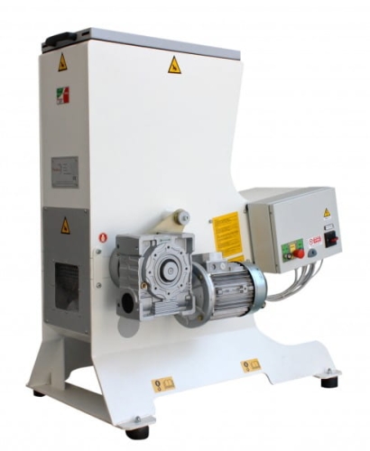 Młynek do gałęzi i makulatury Grinder M-0 1.jpg